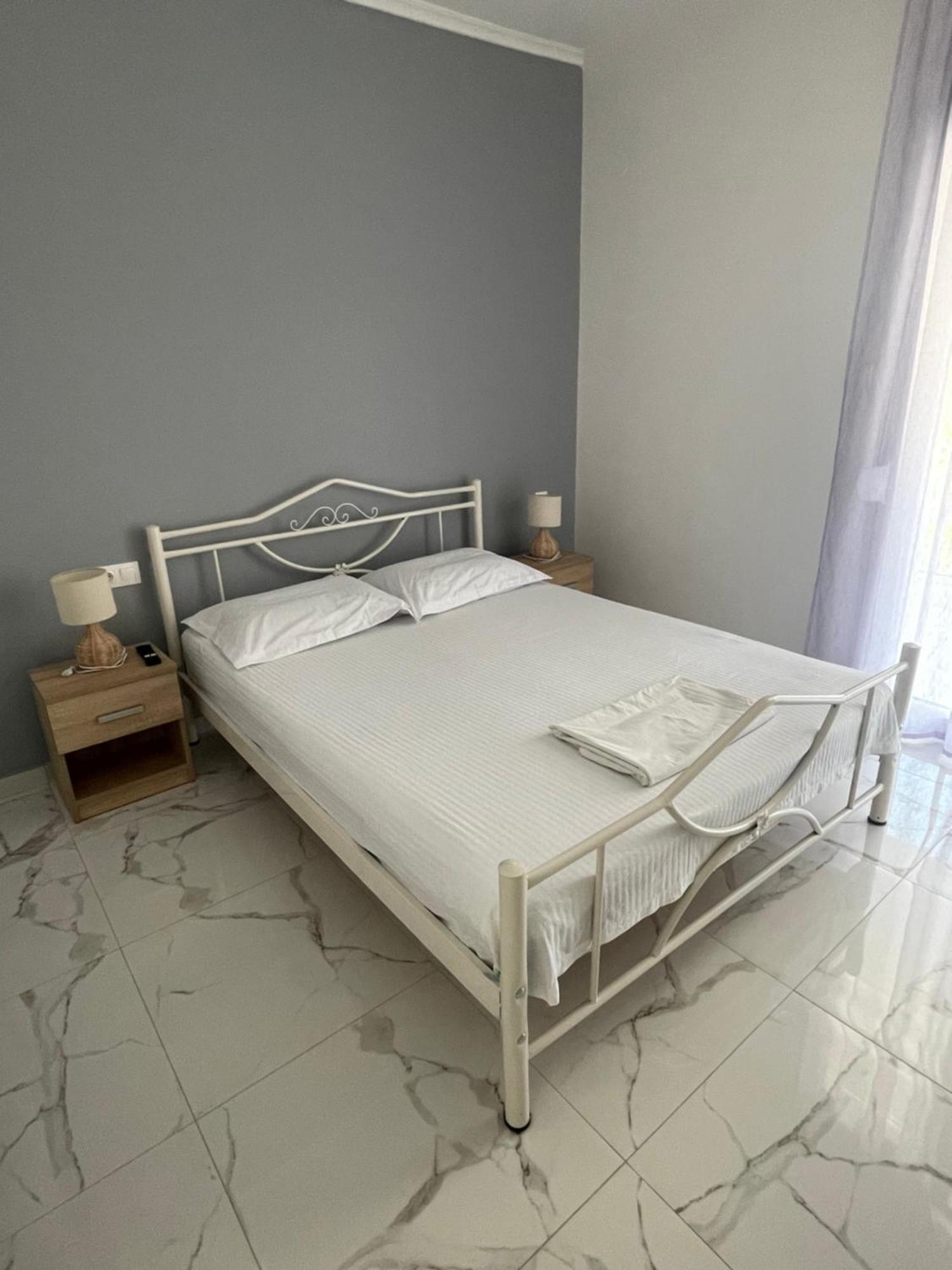 Antonis Apartment Паралия-Дионисиу Номер фото